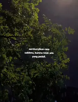 𝘾𝙖𝙧𝙖 𝙢𝙚𝙢𝙗𝙪𝙖𝙩 𝙥𝙚𝙮𝙚𝙠!  🧂 Bahan-bahan: 250 gram tepung beras 50 gram kacang tanah (belah dua dan goreng setengah matang) 1 butir telur 350 ml air (kurang lebih, sesuaikan kekentalan adonan) 3 lembar daun jeruk (iris halus, opsional) Minyak goreng secukupnya 🌶️ Bumbu halus: 3 siung bawang putih 5 butir ketumbar 2 butir kemiri (sangrai) Garam secukupnya (Bisa tambahkan sedikit kunyit untuk warna kekuningan) --- 🔪 Cara membuat: 1. Haluskan bumbu (bawang putih, ketumbar, kemiri, garam). 2. Campurkan bumbu halus dengan tepung beras, telur, dan air. Aduk hingga jadi adonan agak encer. 3. Masukkan daun jeruk dan kacang tanah, aduk rata. 4. Panaskan minyak banyak dalam wajan cekung. 5. Ambil satu sendok sayur adonan, tuang di pinggir wajan sedikit demi sedikit. Biarkan peyek lepas sendiri ke minyak 6. Goreng dengan api sedang sampai kering dan renyah. 7. Angkat, tiriskan, dan dinginkan sebelum disimpan dalam toples. --- 💡 Tips: Gunakan minyak panas stabil, jangan terlalu kecil apinya agar peyek tidak berminyak. Bisa diganti isiannya: teri, rebon, kacang hijau, atau kacang kedelai. #galaubrutal #fyp 