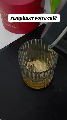 remplacer votre café par cette boisson détox  #boissondetox #santepourtous #santenaturelle #curcuma #poivrenoir #antiinflamatoire #france 