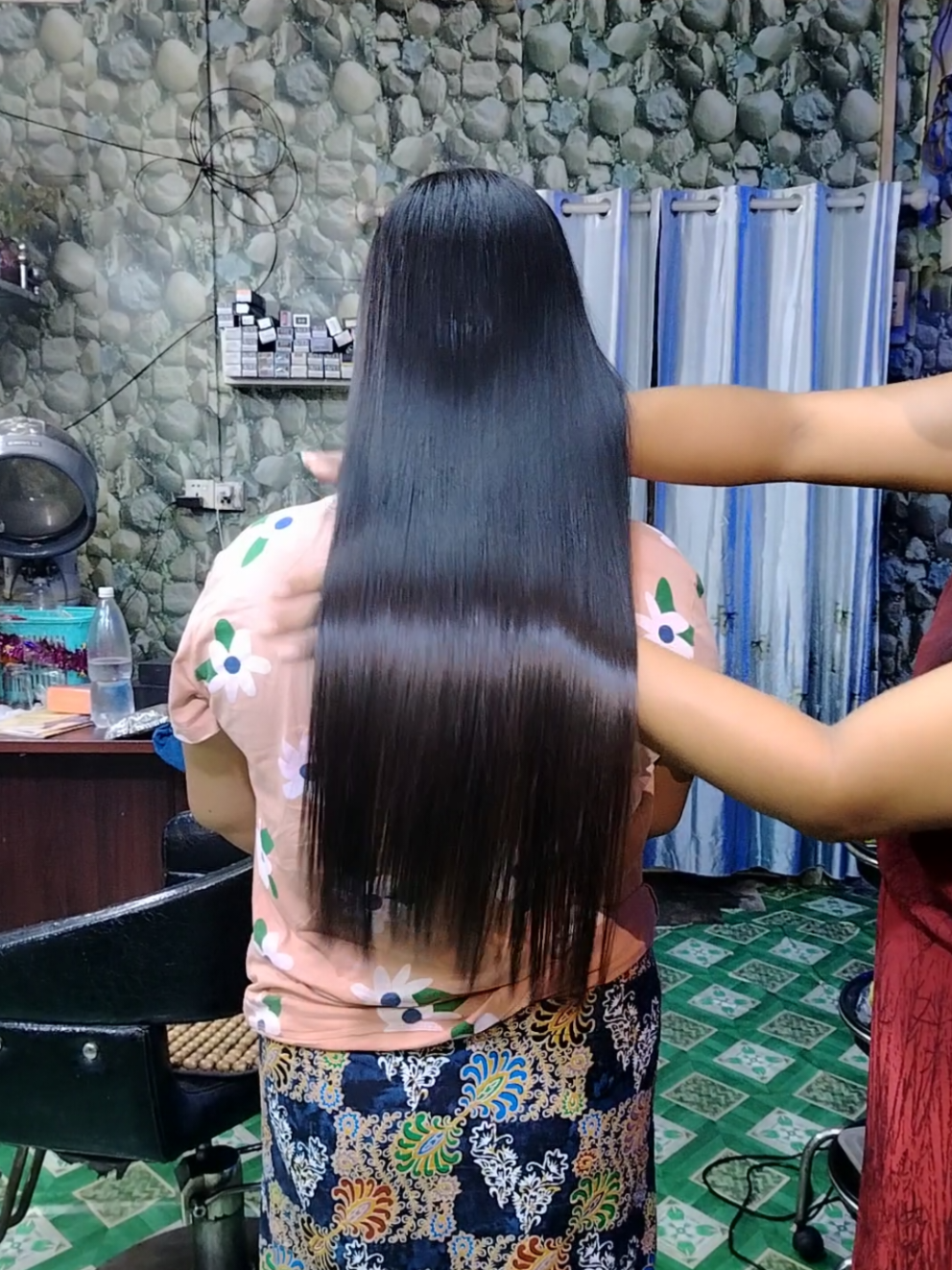 ခုလိုလေးလှချင်ရင်တော့ ချစ်ချစ်ဆီလာခဲ့လိုက်တော့နော်💁 #chitchitbeautysalon #ရေဆင်းရွာလယ်လမ်း #naypyitaw #hair #beauty 