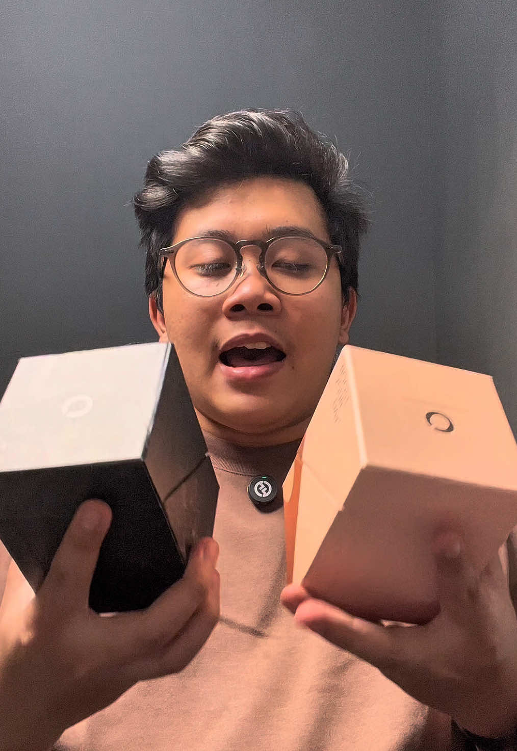 antara dua parfum dari @Onix Fragrance kira kira pilih yang mana ya?