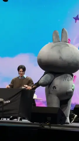 SO CUTE PAPA WIN WITH METAAA 😭😭😭😭 ( •cr. mixtn2• ) // #winmetawin #metaa #gmmtvfanival #wintu 