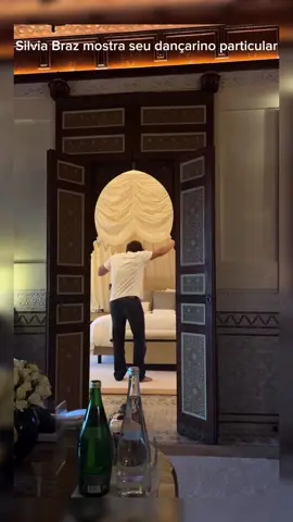 Dizem que foi assim que ele a conquistou #storysilviabraz #silviabraz #romoloholsback 