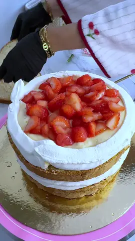 Layer Cake façon Fraisier 🍓 #layercake #cake #fraisier #fyp #strawberry 