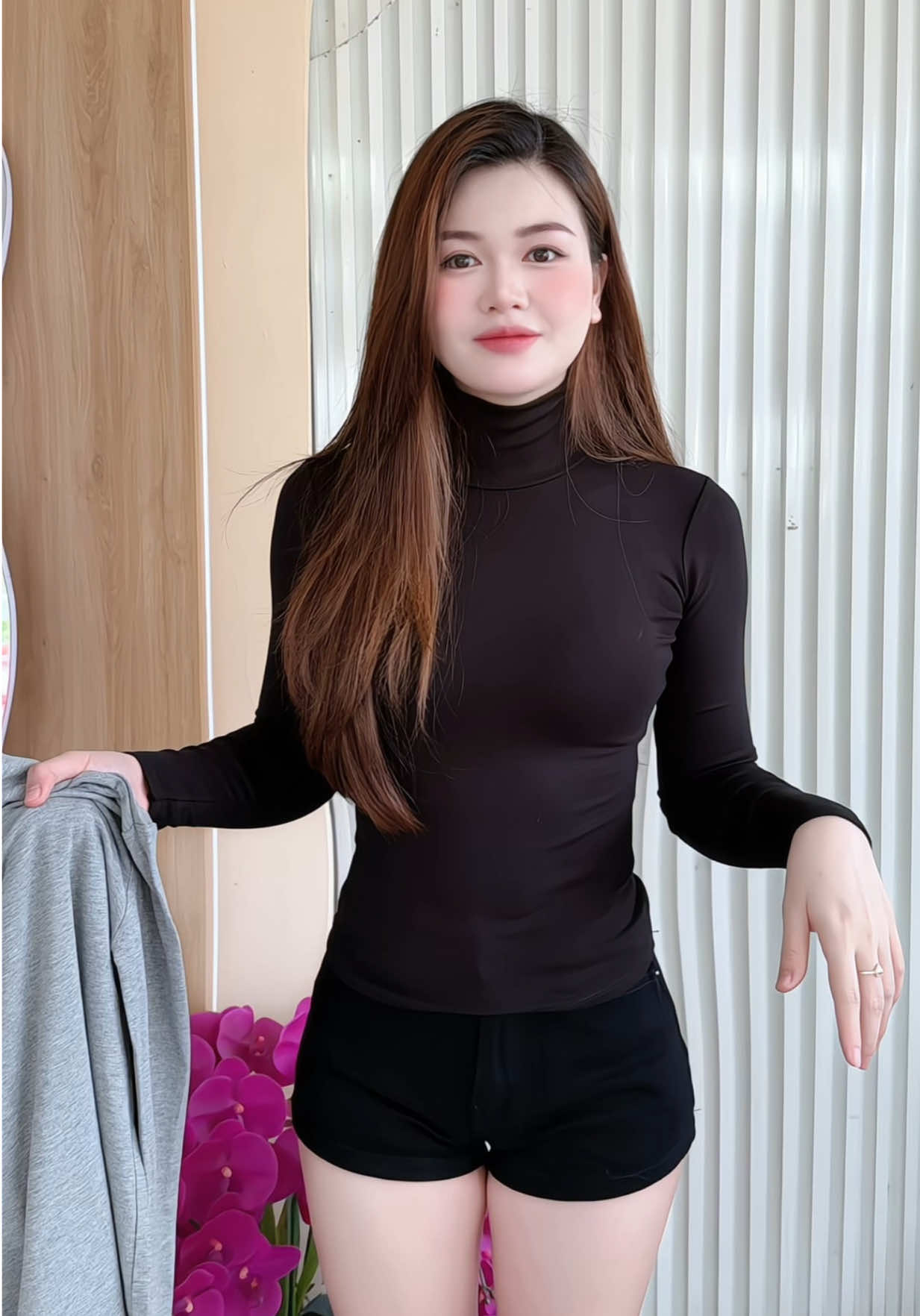 Áo cổ lọ mấy chục mà đẹp cỡ đó