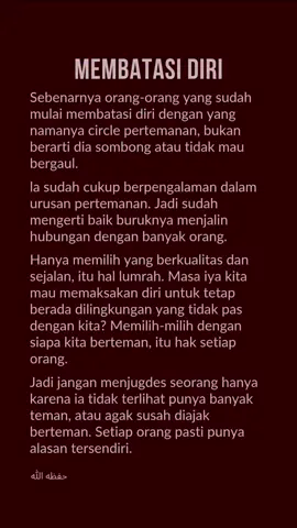Kadang orang yang terlihat membatasi diri, bukan berarti sombong atau nggak mau bergaul. Bisa jadi, dia sudah cukup belajar dari pengalaman—tentang siapa yang layak dijadikan teman dan siapa yang hanya singgah untuk menyakiti. Mereka yang memilih circle pertemanan yang kecil bukan berarti nggak bisa berteman dengan banyak orang, tapi karena mereka tahu nggak semua hubungan membawa ketenangan. Nggak semua harus direspon, nggak semua harus dekat. Memilih-milih teman bukan berarti pilih-pilih manusia, tapi menjaga diri agar tetap waras dan nggak terus-menerus berada di lingkungan yang salah. Karena nyatanya, menjaga jarak juga bentuk cinta pada diri sendiri. Jadi, sebelum menilai seseorang dari luar, coba pikir lagi—mungkin ia sedang menjaga diri, bukan menjauh. Mungkin ia sedang melindungi hatinya dari luka yang sama. Setiap orang punya alasan, punya cerita, dan punya cara sendiri untuk merasa aman. Hormati itu. 