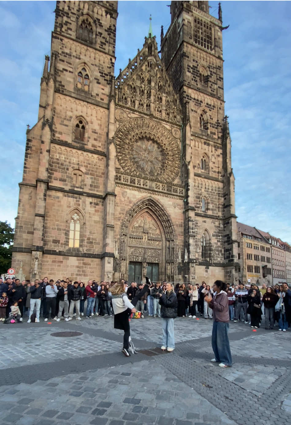 Crazy dance battle in Nürnberg 🇩🇪🫶🏻 #dance #streetshow #teamlocogermany #nuremberg 