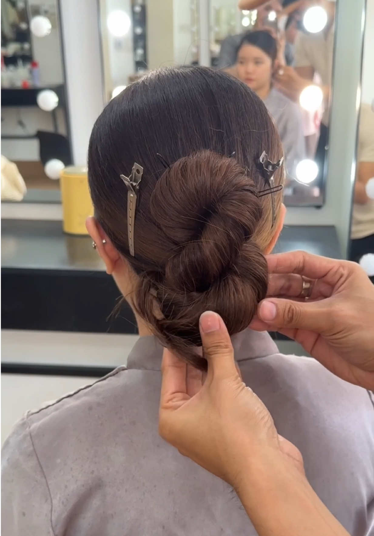 Cách xoắn búi số 8 - siêu siêu DỄ #MrToc #hairstyle #maisonacademy #ilovetiktok #xuhuong 