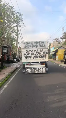 alasan aku klo dijln tdk mau berada di belkang truk#trukkuetes #quetesstory #fypシ゚viral #nttstory🏝🔥 #matirasa😔 