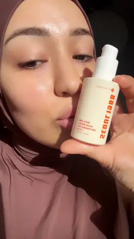 I can’t believe how much my skin changed in just 2 weeks! ✨ Thanks to Seoul 1998 Niacinamide 15% + Yuja, my skin tone looks brighter, more even, and so much smoother 🍋 Niacinamide helps tighten pores, while Yuja extract nourishes and adds a natural glow. Plus, it visibly softens fine lines and gives that youthful, radiant look 💆‍♀️💫 My new go-to for that healthy glass-skin glow! 💛 @KSECRET GLOBAL  #KSECRETGlowChallenge #KSECRET #seoul1998  #glassskin #koreanskincare 