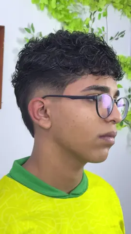 تعال للحلاقة اللي تغيّر مزاجك قبل شكلك 💈✂️#حلاقه #منتظر#arabictiktok #استايل#مشاهدات 