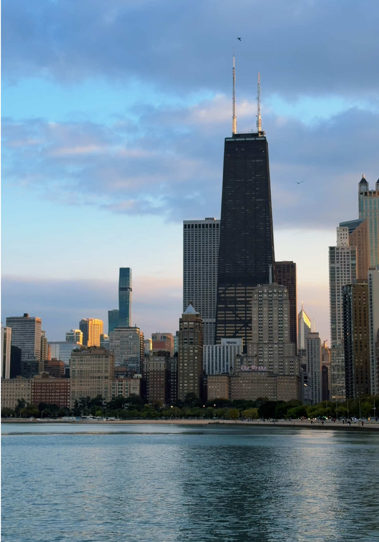 This never gets old. #Chicago #ChicagoMarathon #WindyCity #ChicagoTikTok #fyp