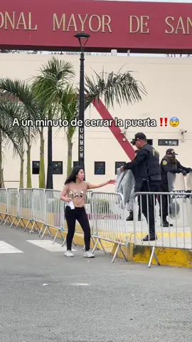 ¡Por poco y no entra!  Toma tus precauciones y llega con tiempo. ‼️☝️ #GSMContigo #viral #fyp #SanMarcos2025 #ExamenDeAdmisión 