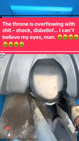 PLEASE HELP 🫨 #ToiletKing #canada_life🇨🇦 #fyp#oddlysatisfyingvideo #cleaningtiktok THIS CANNOT BE REAL 