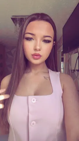 girl thats not me💞#fyp #foryoupage❤️❤️ #virial #famous #blowup 