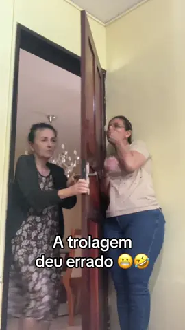 Tentei trolar e fui trolada 🫣😬🤣 #maeraiz #porta #ruido #humor #brincadeiras 