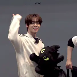 Whatever u want Yujin ah😭😭 #한유진 #hanyujin #zerobaseone #제로베이스원 #yujin 