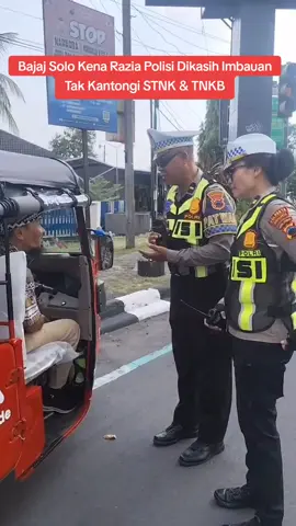 Satlantas Polresta Surakarta memberikan sosialisasi pada driver Bajaj terkait perizinan belum lengkap dan belum kantongi STNK dan TNKB hingga stop beroperasi dulu#bajajsolo#satlantaspolrestasurakarta#polrestasurakarta#dishubsolo 