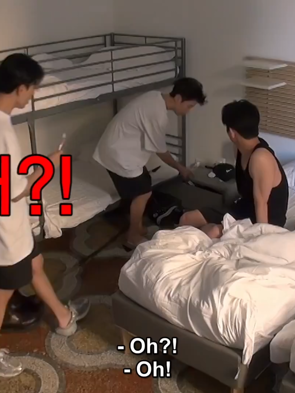 EPS 2 Part 1 : Salfok bgt sama wonu makan mie langsung di telen😭 Shua mau minta beli sepatu tapi ragu2 bgt dia kasiann😭 GONGnya HOSHI DK sikat gigi ketuker tapi tetep santuy jir😭😭 #SEVENTEEN #NANATOUR 