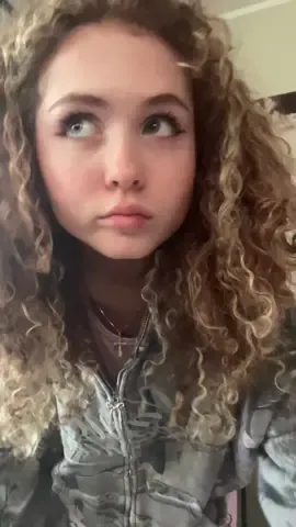 3 hours bus ride.. #curls #curlyhair #fypシ゚ #OOTD #hellokitty 