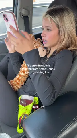 She carried this giraffe around the store the entire time.. like why?!? She insists they got married 💍🦒 #teensbelike #daughters #momlife #momtent #fyp 
