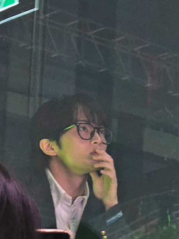 mark in glasses emng bahaya😵‍💫 #mark #marklee cr.nanaismydream