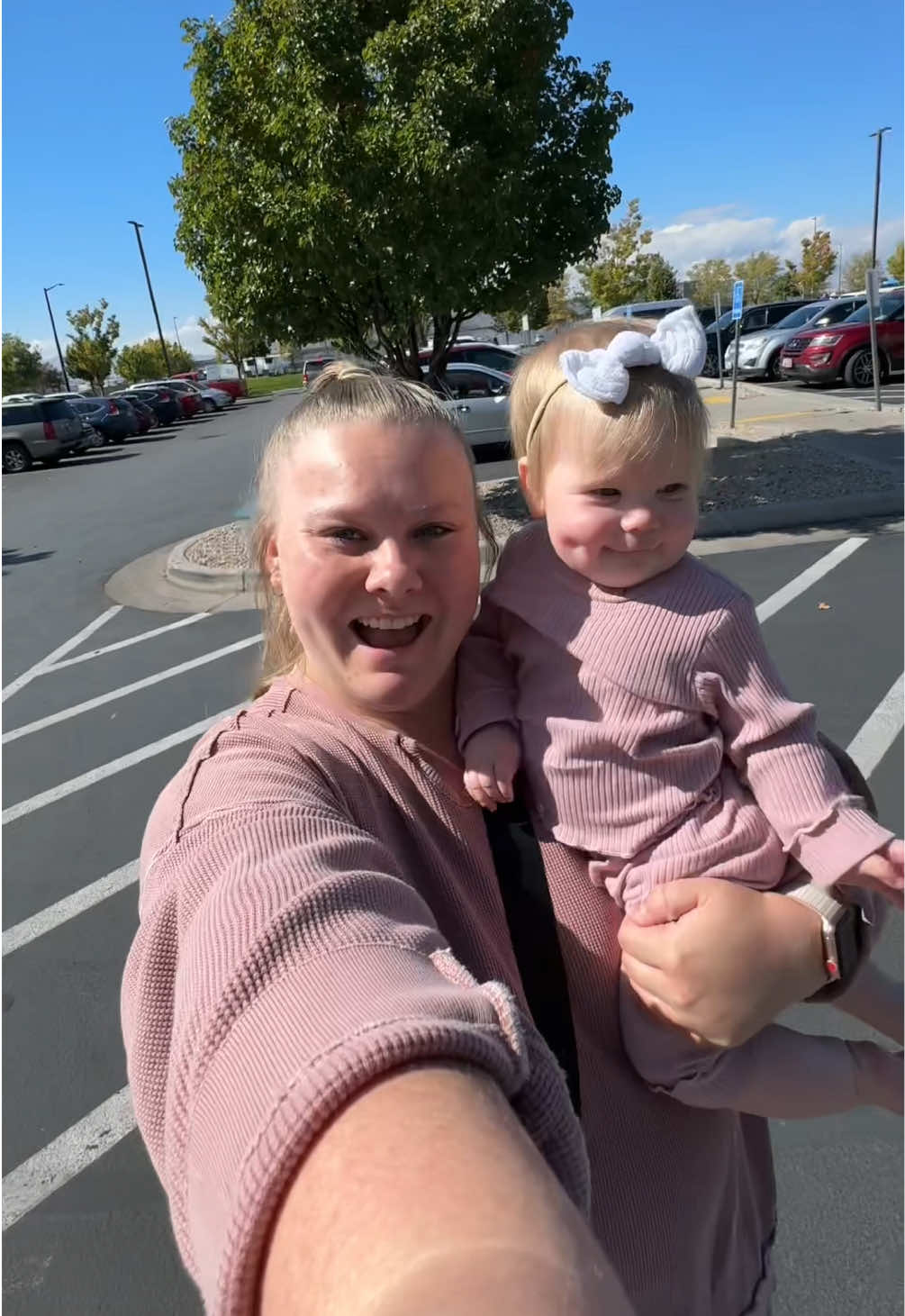 We actually scored a few toys this time!!  . . . #thrifting #comethriftingwithus #thrifthaul #thriftingbabyclothes #thriftingbabytoys        