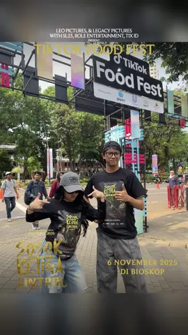 Yang tadi dateng ke booth Leo Pictures, coba komen dong gimana kesannya👇🏻 Film Sosok Ketiga Lintrik tayang 6 November 2025 di bioskop. #SosokKetigaLintrik #FilmSosokKetigaLintrik #LeoPictures #foodfestontiktok #tiktoktainment 