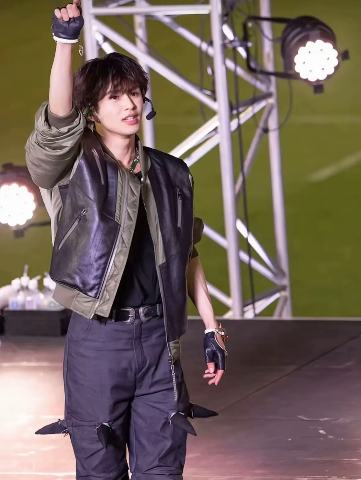 最近タクヤくんお仕事増えてるけど嬉しい半分心配だな。 ファンの分際で何言ってんだとか、自分でも思うけど、タクヤくんちゃんと休んでね。 辛いことがあっても我慢しないでね。 1人で泣かないでね、8号車はタクヤくんがニコニコで、キレっキレでダンス踊ってるところが大好きなんだよ。 休みの日はちゃんと休んで、辛いことがあったらメンバーもいるし、8号車も遠くで全力で支えるよ。 ホントいつもありがとう💚ྀི 大好きだよ。 (本人に届くといいな。) 急にごめん