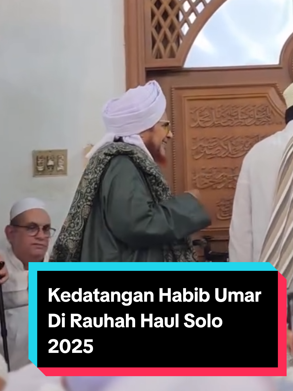 Detik Detik Kedatangan Al Habib Umar Bin Hafidz Di Rauhah Haul Solo 2025 ( Al Habib Ali Bin Muhammad Al Habsyi ) #habibumar #habibumarbinhafidz #ahlanwasahlan #haulsolo #haulsolo2025 