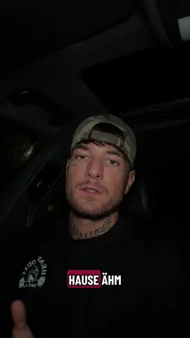 meinem Hund Chopper  geht's nicht gut und wir fahren zum Tierarzt
