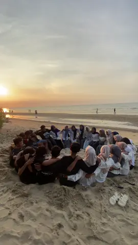 lucuu sekalii💞 #pantaiindahlayur #smanesa #sepuluhlimakece #rembang #pantaivibes 