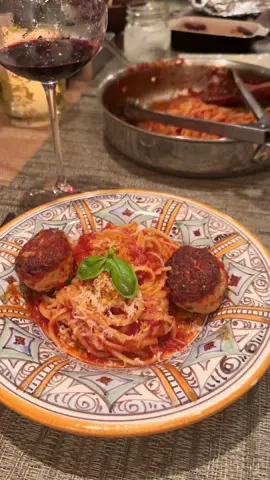 the best way to spend Sunday 🍅🍝 #cipriani #Recipe #tomatosauce #italianfood #cooking 