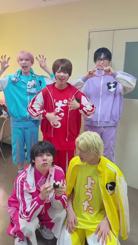 パラゴン北海道2日目 #WinterSong防衛隊  発売記念ミニライブ＆特典会 @ サッポロファクトリー ありがとうございました！ 次の #パラゴンフリラ は 🗓10月25日(土) 📍ららぽーと柏の葉 ⏰16:00〜 ／ 日本武道館公演まで あと9️⃣8️⃣日‼️🧅 ＼ #ぱんぱかぱんだ  #パンダドラゴン  #パラゴン武道館0117  🩵@ガオたいが  🩷@なぎ@パンダドラゴン🐼🐲  💜@なるき@パンダドラゴン🐼🐲  ❤️@ぱっち＠パンダドラゴン  💛@ようた@パンダドラゴン🐼🐲 