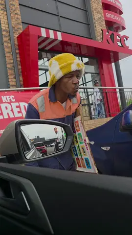 We meet this guy at Zeerust on our way back from home he said his name is Dr Animal Sounds. He is very entertaining and funny guy. Please support him when u see him. #sama28 #saticktok🇿🇦🇿🇦 #tswanagirl #Mommyof4 #