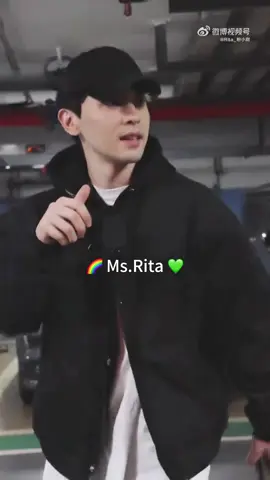 ยิ้มหวานๆของคนหล่อ~😍😍😍 cr. Ms. Rita #allendeng #denglun #เติ้งหลุน #邓伦 #DLTHFC