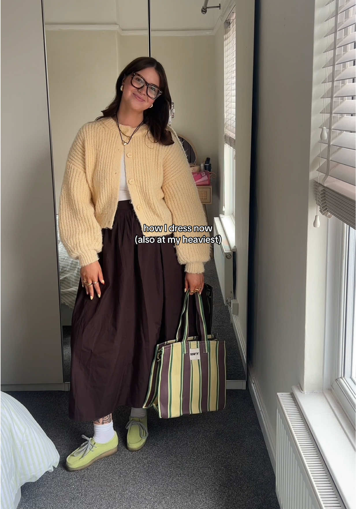 🤭Nearly had you there!! You should know me better than that x Repeat after me, 'I don't have to lose weight to find my style', '1 don't have to lose weight to wear what I want, 'I don't have to lose weight to earn wearing certain clothes', !!!! I'm the same weight in the beginning and end of this video. But Loz, you look drastically different? That is because I am KIND TO MYSELF (and I stopped hiding away in dark colours and that CURSED long sleeve stripe tshirt) 😂 #midsizefashion #midsize #style #fashion #bodyconfidence