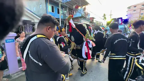 ၆အရှေ့ရပ်ကွကိ ဝေဇယန္တာအရှေ့၁၀လမ်း