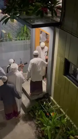 Habib Umar di Masjid Riyadh Solo  Masjid Riyadh - Rangkaian Acara Haul Solo 2025 #haulsolo #haulhabibalialhabsyi #haulsolo2025 #haul #habibanissolo 