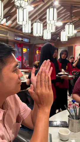 happy birthday mami, semoga mami selalu sehat panjang umur dan sabar menunggu cucu dr akuu 🫶🏻 bahagia selaluu. terimakasih selalu jd mami yg ngga pernah habis maafnya, im so grateful to have a mother like mami❤️‍🩹