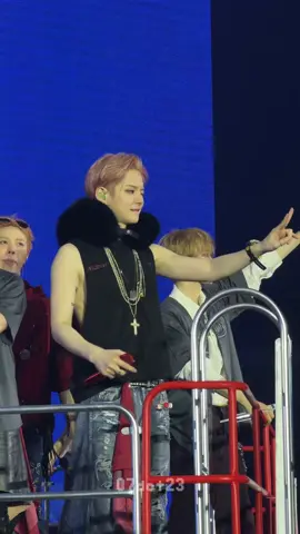 [251011] #YOSHI is way too hot, I’m losing my mind 🧎‍♀️‍➡️❤️‍🔥 #treasure_yg #pulseontour #PULSE_ON_IN_SEOUL_D2 #트레저 