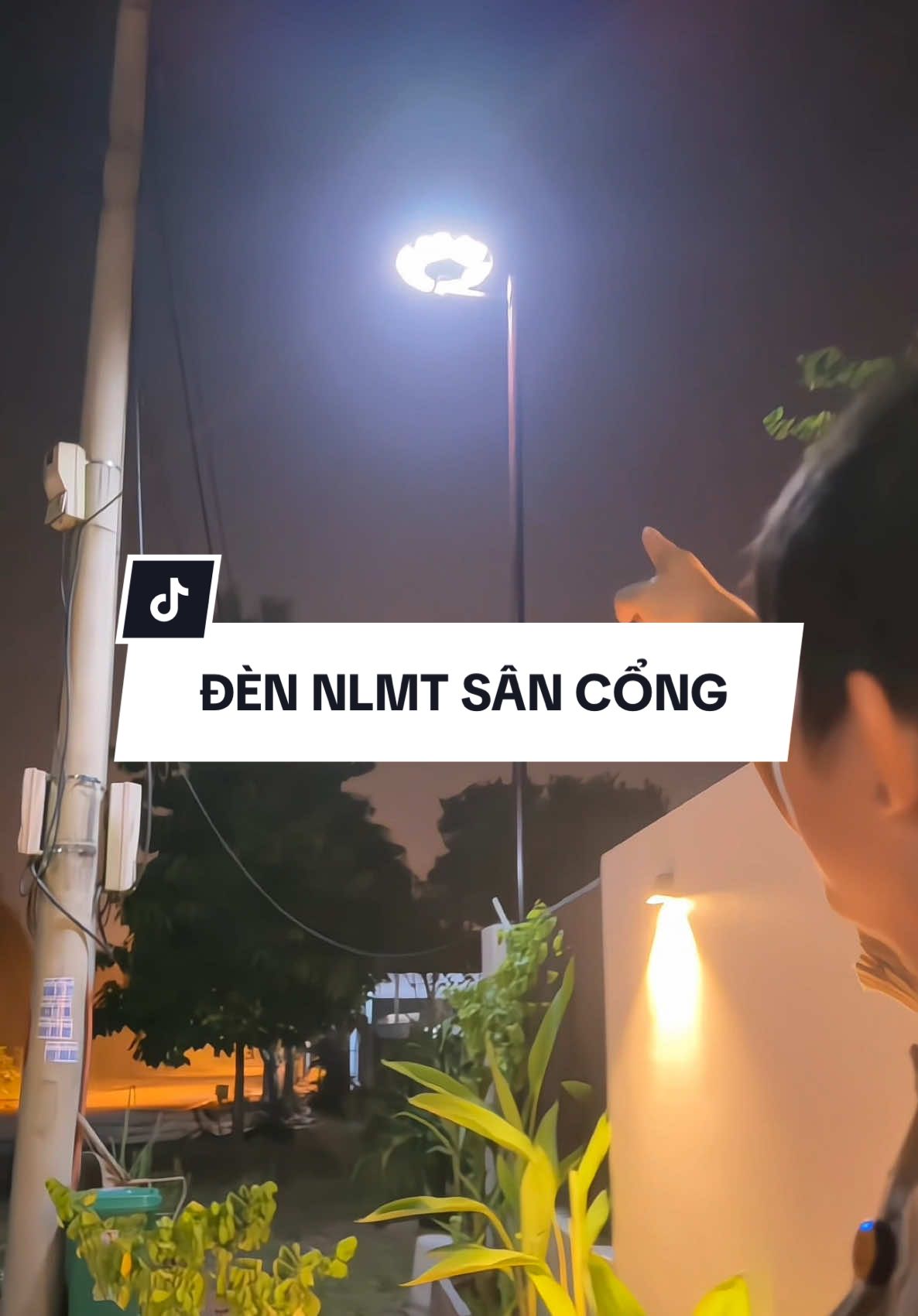 Đèn tròn sân cổng NLMT UFO công suất 800W #ChienDichNhaSangTao #ChuocDuaNhaSangTao #sale1010 #SaleDamChinhHang #bacuabap 