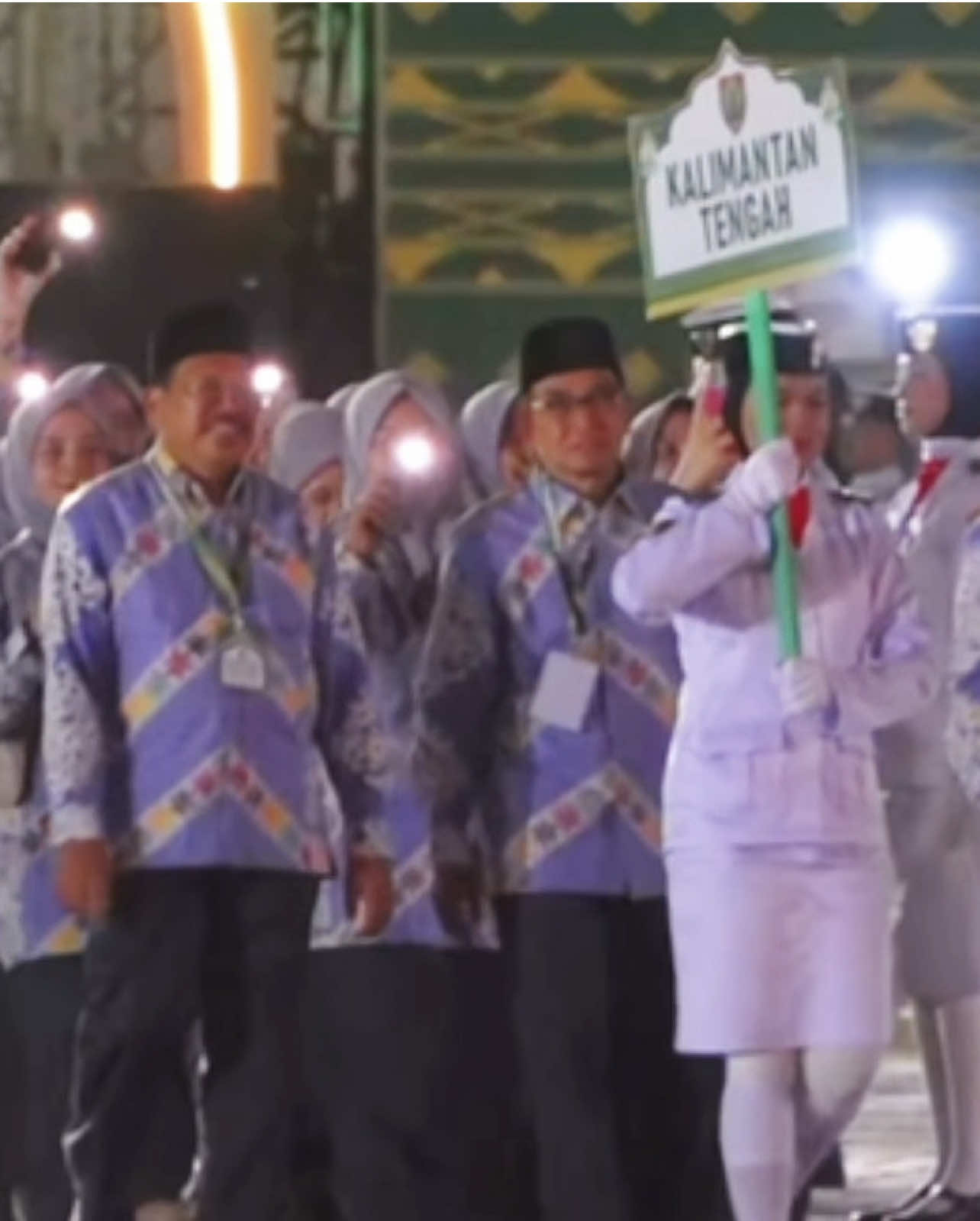 Defile Kontingen 38 Provinsi dari Seluruh Indonesia pada Acara Pembukaan Seleksi Tilawatil Quran dan Hadits (STQH) Tingkat Nasional 2025 di Kendari, Sulawesi Tenggara. ⚜️ KAFILAH PROVINSI 