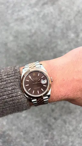 🍫🍫🍫 2020 Rolex Datejust 41. Two tone rose gold with a chocolate dial.   Box and papers ✅  Reference - 126331 - Part exchange welcome  - Cryptocurrency accepted  - Get in touch for any queries or to see more photos - @simplychrono on instagram and TikTok Simplychrono are independent jewellers who specialise in authentic new and pre-owned luxury watches. We have no affiliation to any brands we sell!  #simplychrono #luxurywatch #watches #datejust #rolex 