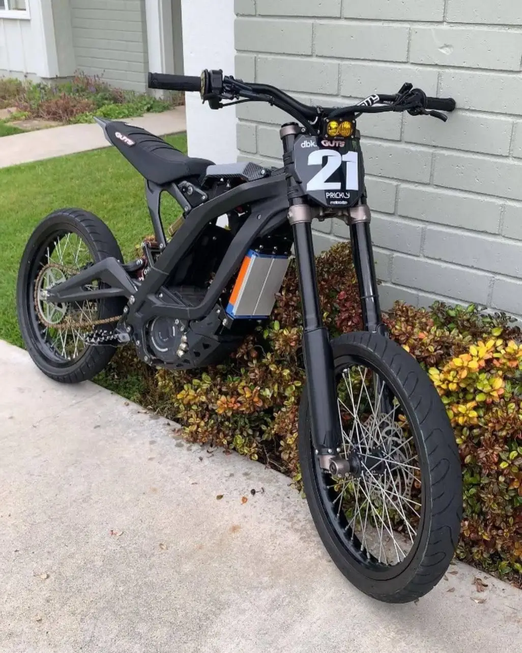 We are still in business  What bikes do you want and we cam get that for you anywhere you are in the world safely 💯  To order a bike get to us on Surron Electronic Bikes UK  WhatsApp:⁨07378 873649⁩