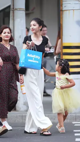 #Shanghai #StreetStyle #Lifestyle #fyp #fashiontiktok #pov #StreetFashion #outfit #foryou #OOTD 