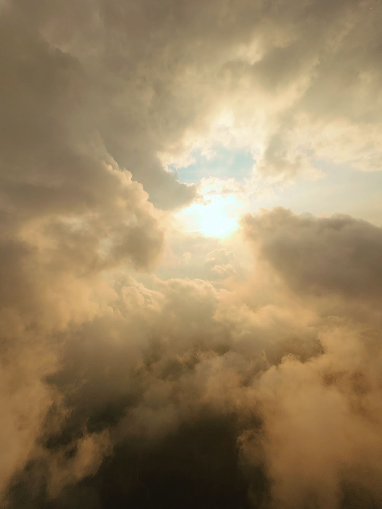 ngắm hoàng hôn nhé #fyp #fpvdrones #e88max #l600promax #xh 