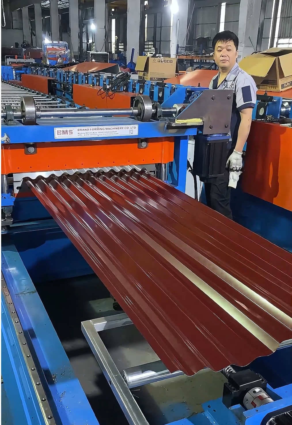 High speed thin corrugated sheet roll forming machine(fly cutting for high working efficiency)#rollformingmachine #rollformingmachinery #metalforming #rollformingmachinesupplier #rollformingmachinemanufacturer 
