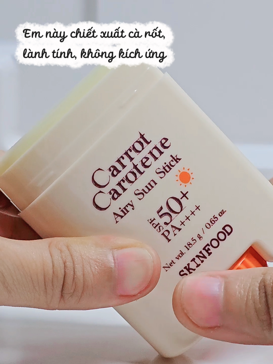 Bà nào dùng thanh lắn chống náng nhà @skinfood_global chưa, ưng cái bụng lắm nè #skinfood #airysunstick #thanhlanchongnang #chongnang #skincare 