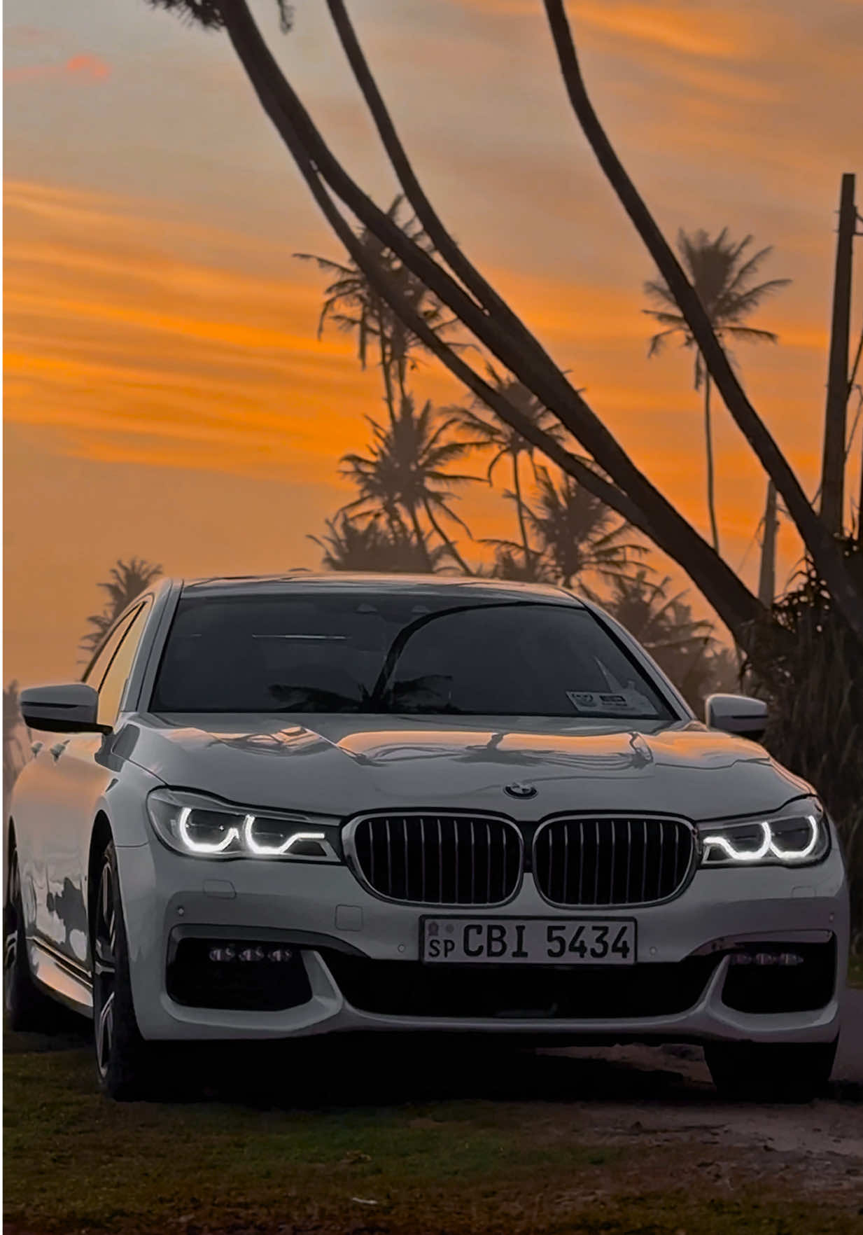 ඒ සඳ නුඹමයී 🧚‍♀️                                                  #bmw #740 #dewaduthiyak #foryoupage #viral 