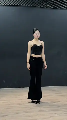 Quá thích bài này luônnn Dc: @Quách Ngọc Anh #dancer #dancebar #dancebarvananh 